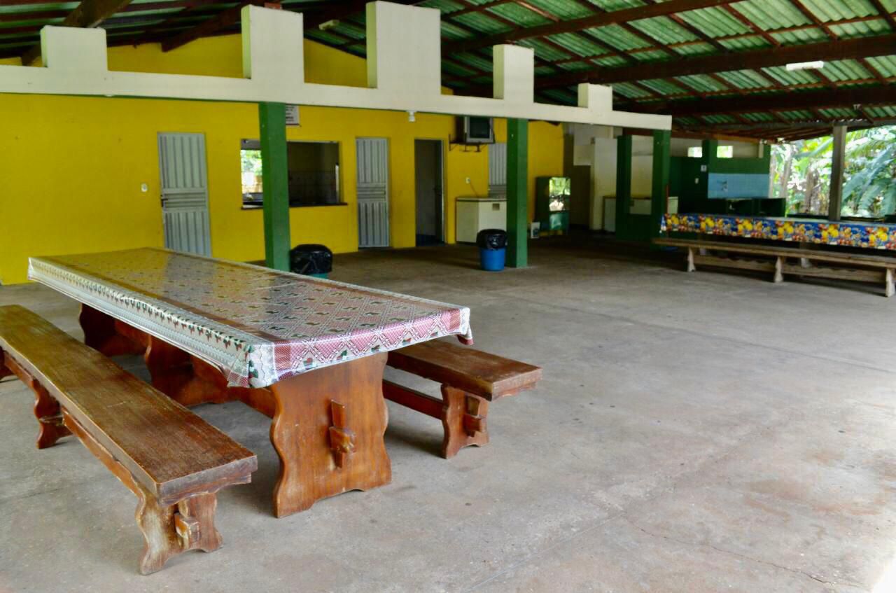 Refeitório amplo e arejado